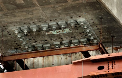 A cluster of the 32 corroded rods that snapped in 2011. Photo Credit: SF Gate